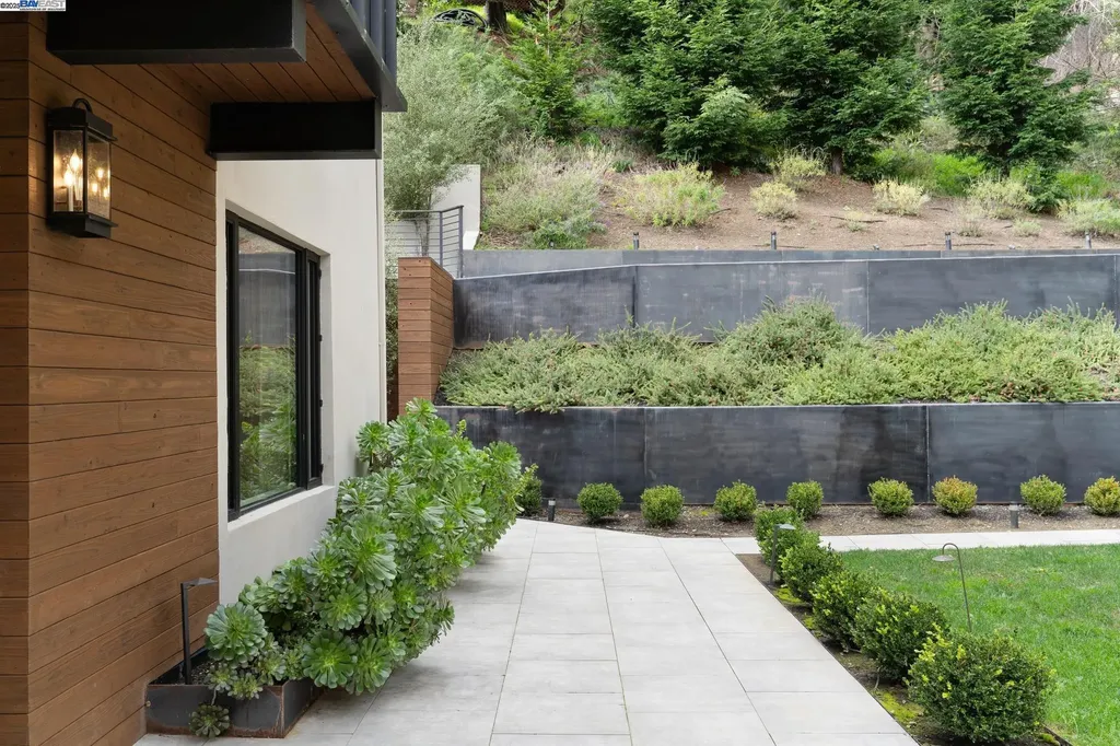 3 West Circle Oakland CA 94611