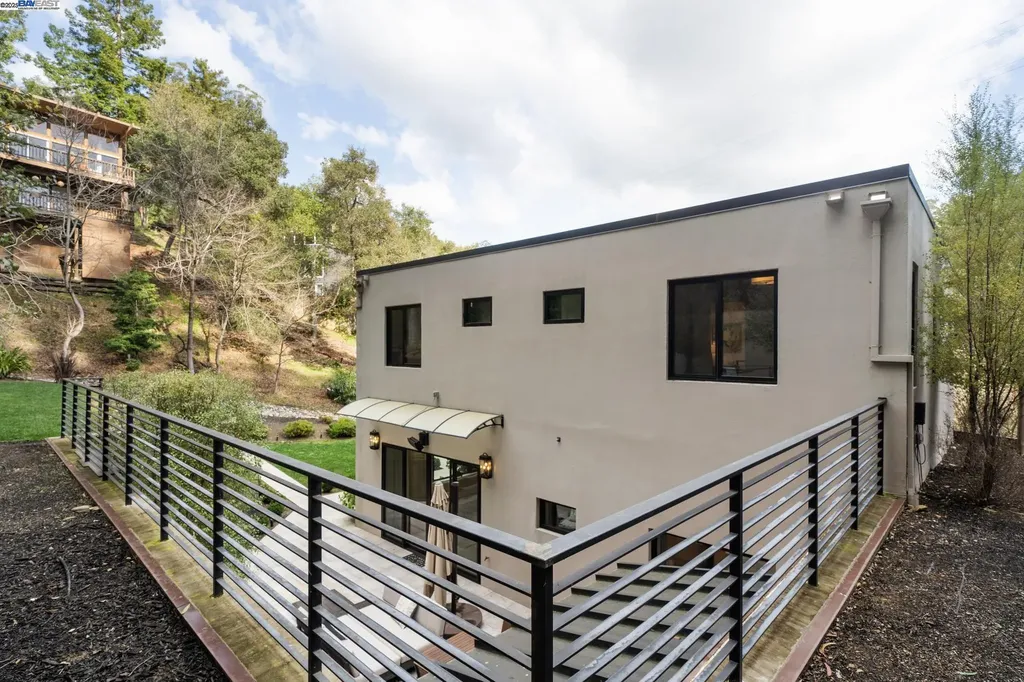 3 West Circle Oakland CA 94611