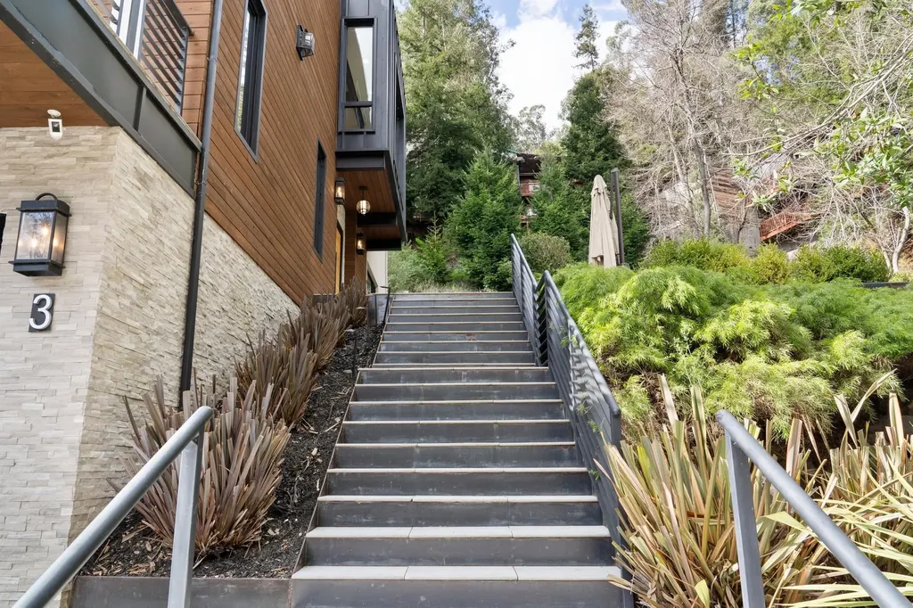 3 West Circle Oakland CA 94611