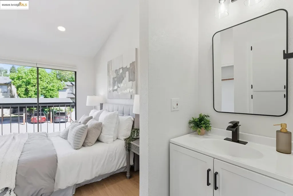 9737 Hillgrade Court Oakland CA 94603