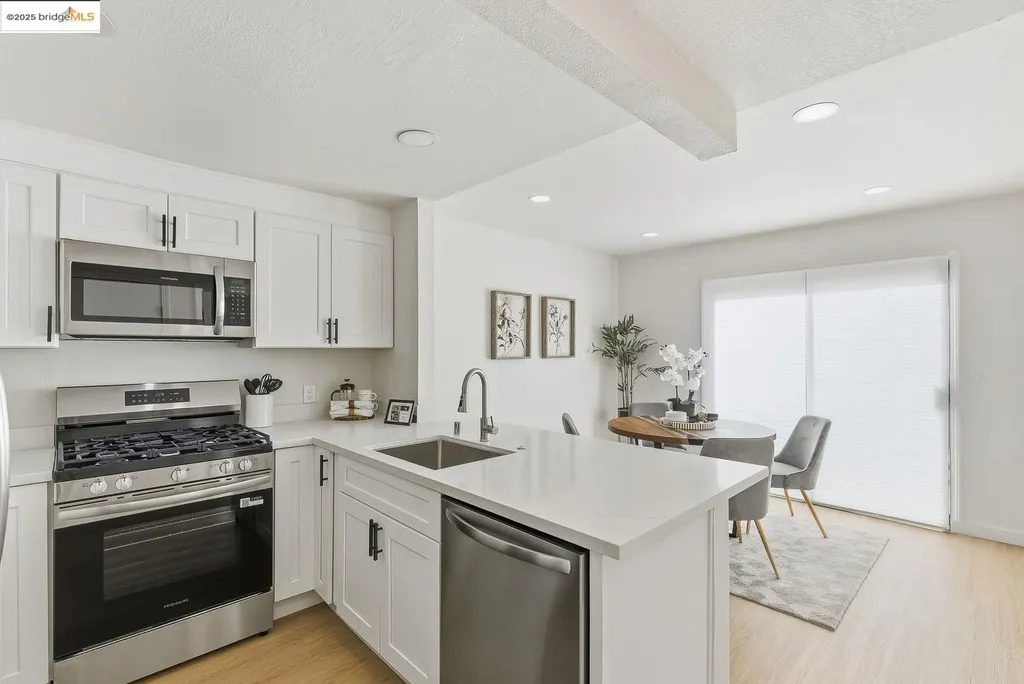 9737 Hillgrade Court Oakland CA 94603