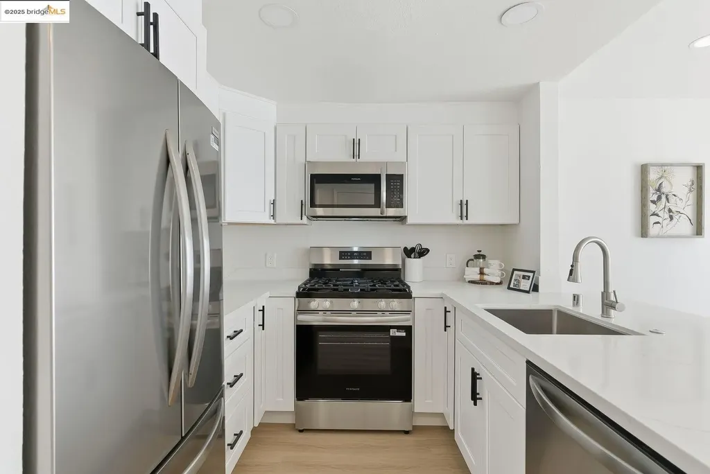 9737 Hillgrade Court Oakland CA 94603