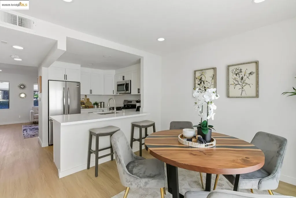 9737 Hillgrade Court Oakland CA 94603
