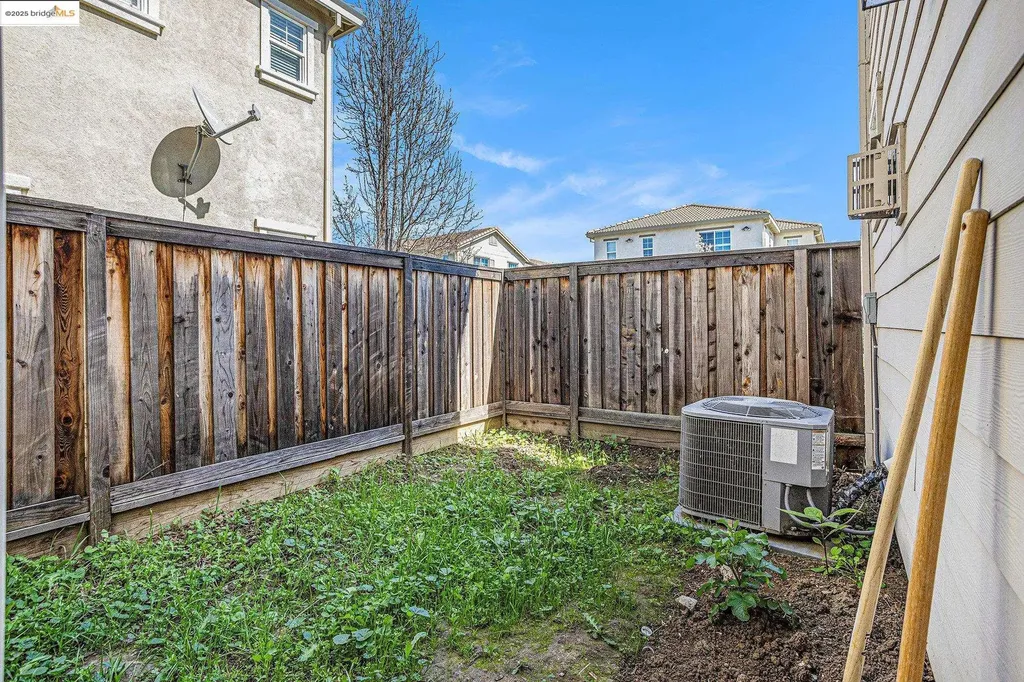 175 Halsey Way Pittsburg CA 94565