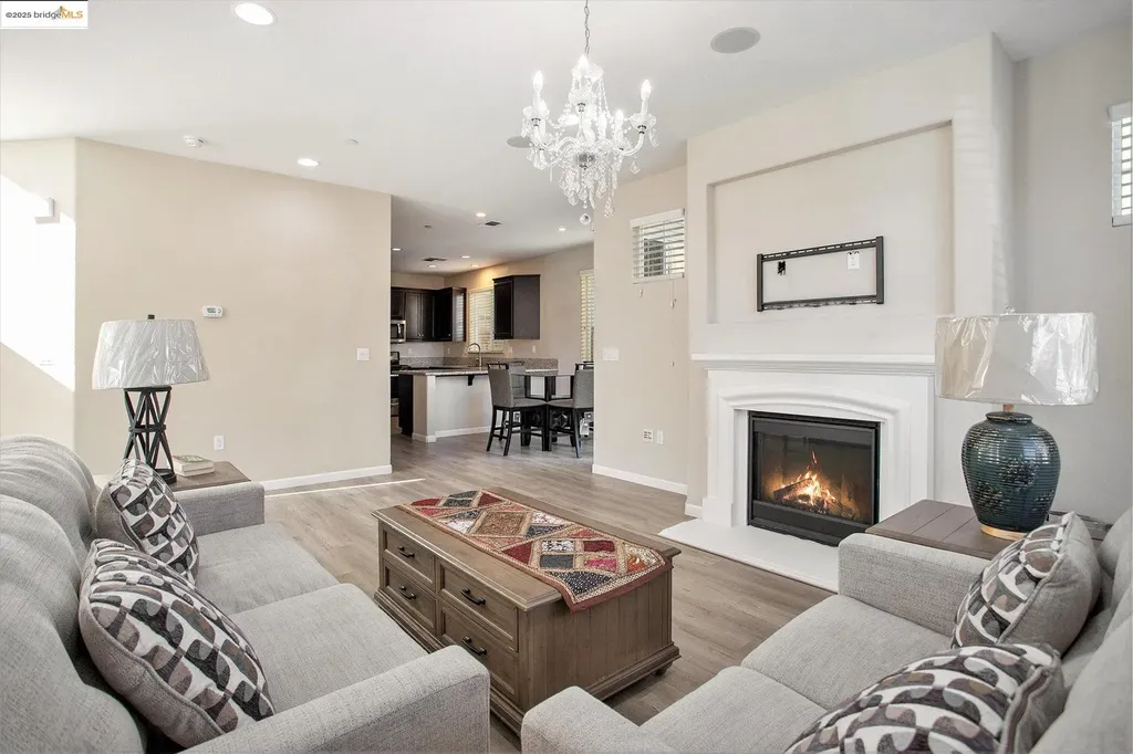 175 Halsey Way Pittsburg CA 94565