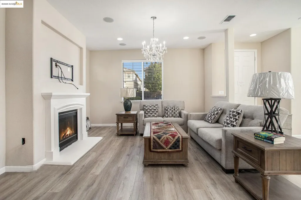 175 Halsey Way Pittsburg CA 94565