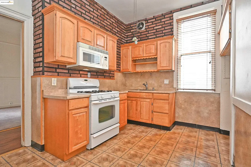 672 33rd Street Oakland CA 94609