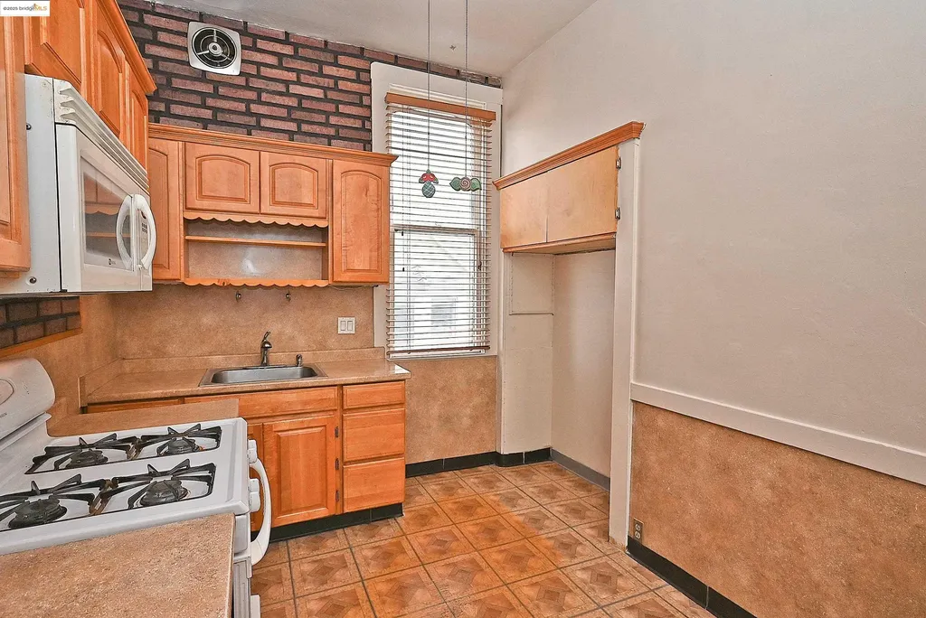 672 33rd Street Oakland CA 94609