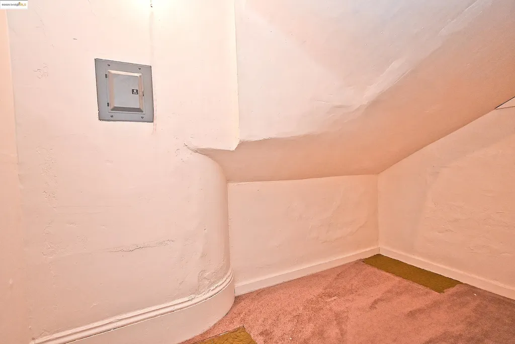 672 33rd Street Oakland CA 94609