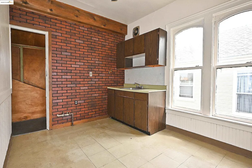 672 33rd Street Oakland CA 94609