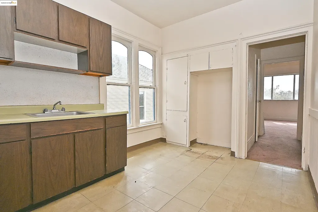 672 33rd Street Oakland CA 94609