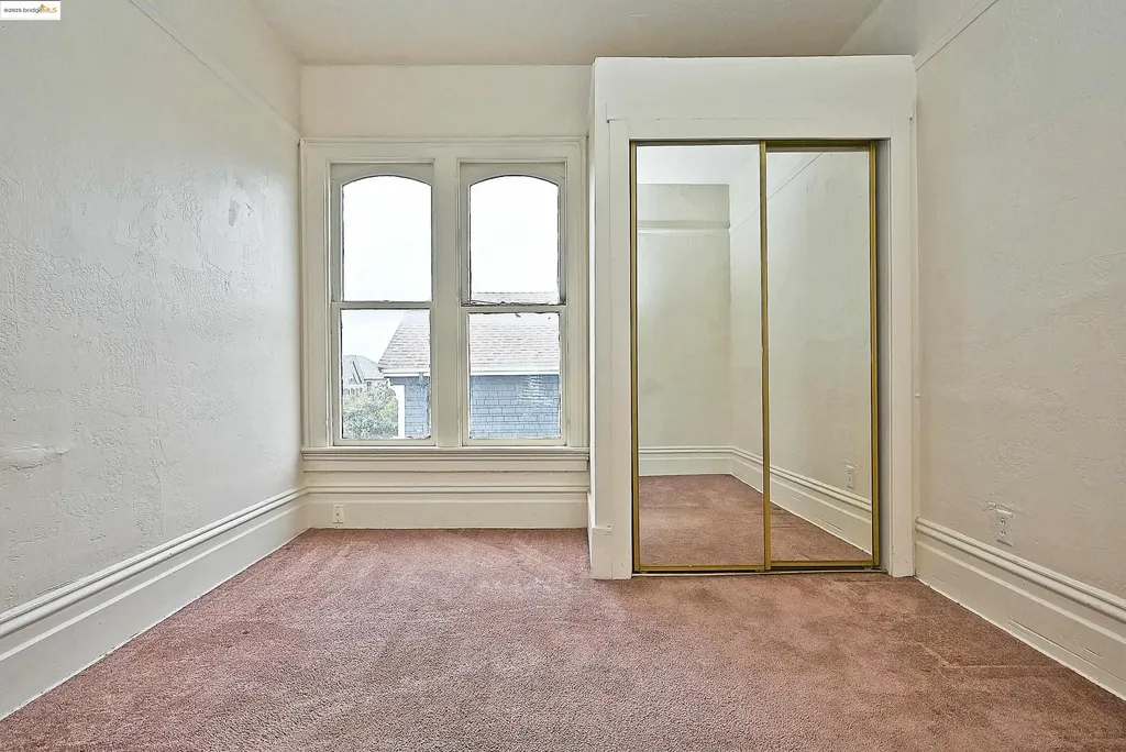 672 33rd Street Oakland CA 94609