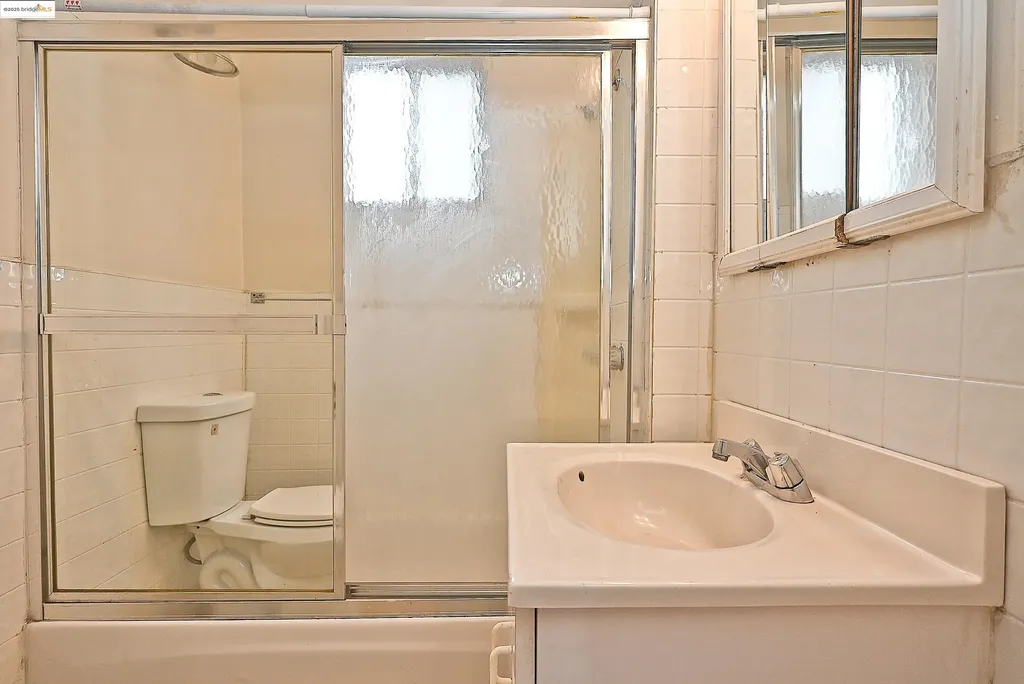 672 33rd Street Oakland CA 94609
