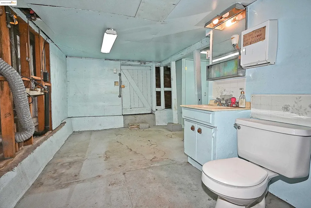 672 33rd Street Oakland CA 94609