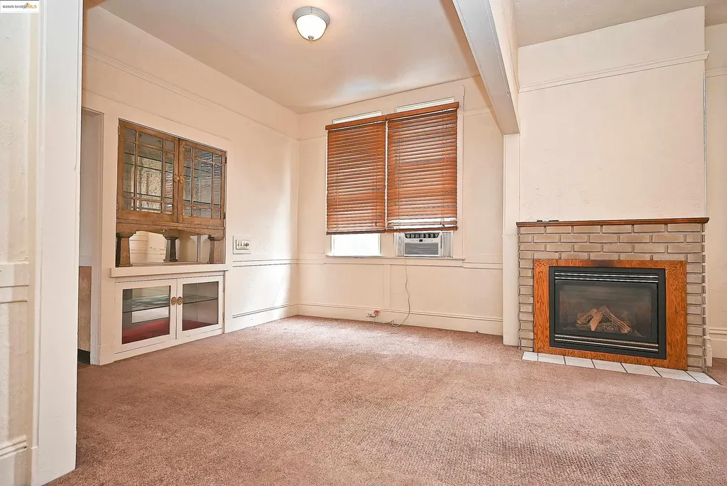 672 33rd Street Oakland CA 94609