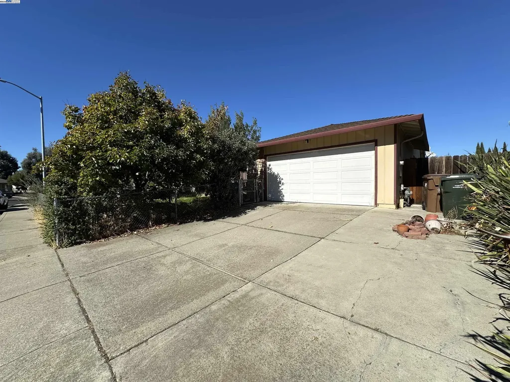 1988 Calaveras Drive Pittsburg CA 94565