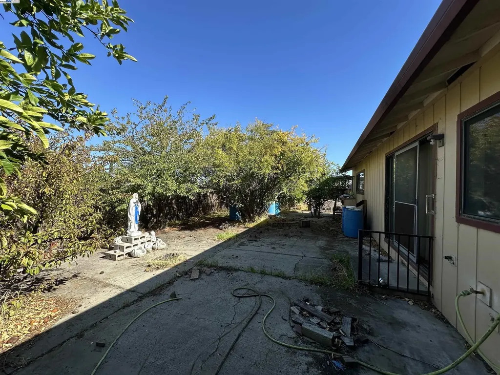 1988 Calaveras Drive Pittsburg CA 94565