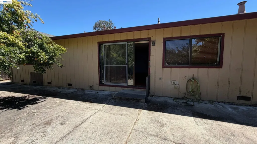 1988 Calaveras Drive Pittsburg CA 94565