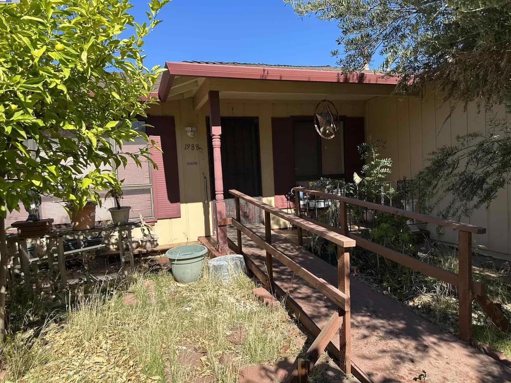 1988 Calaveras Drive Pittsburg CA 94565