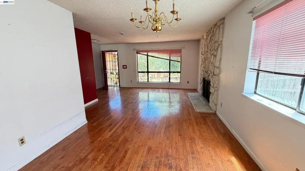 1988 Calaveras Drive Pittsburg CA 94565