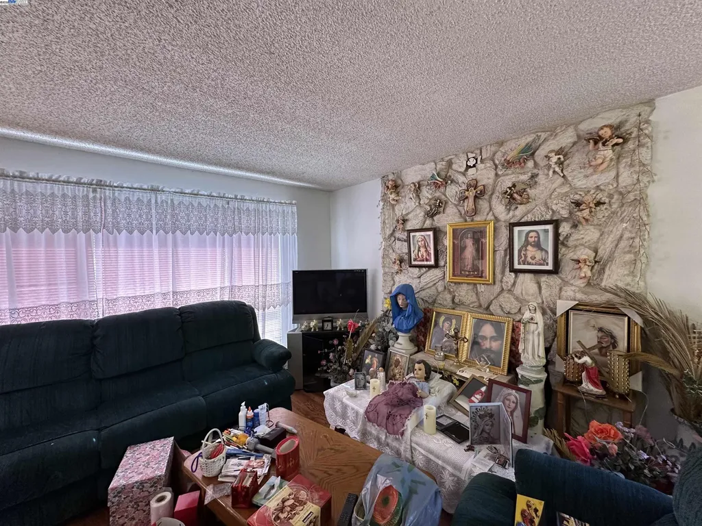 1988 Calaveras Drive Pittsburg CA 94565