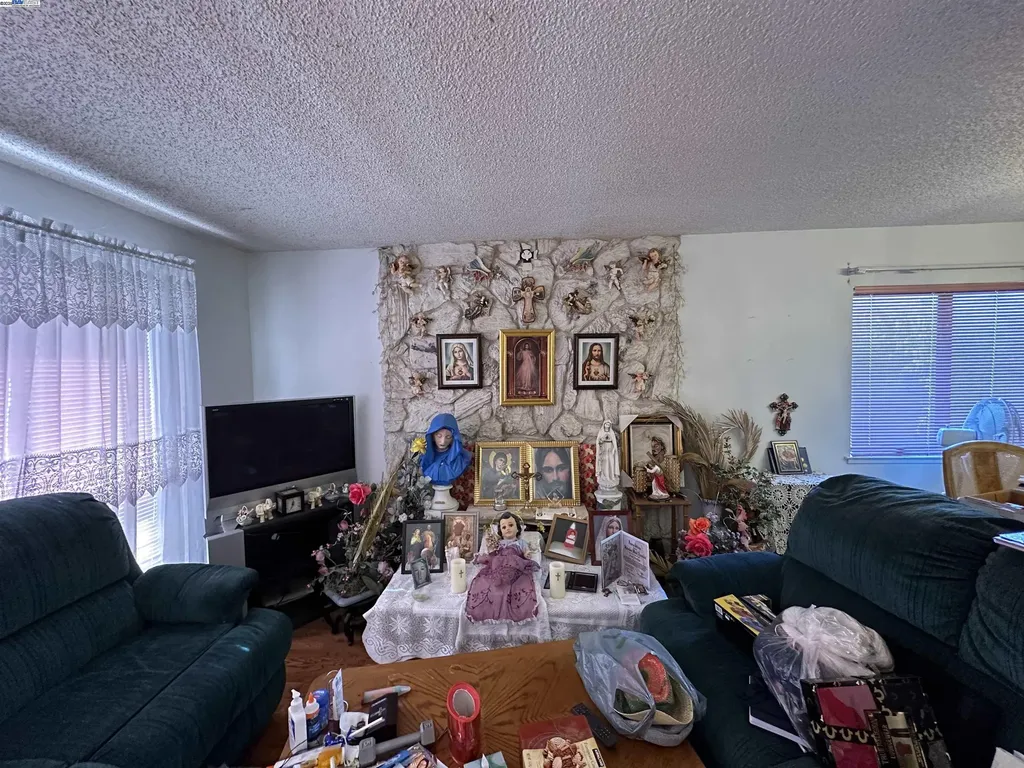 1988 Calaveras Drive Pittsburg CA 94565