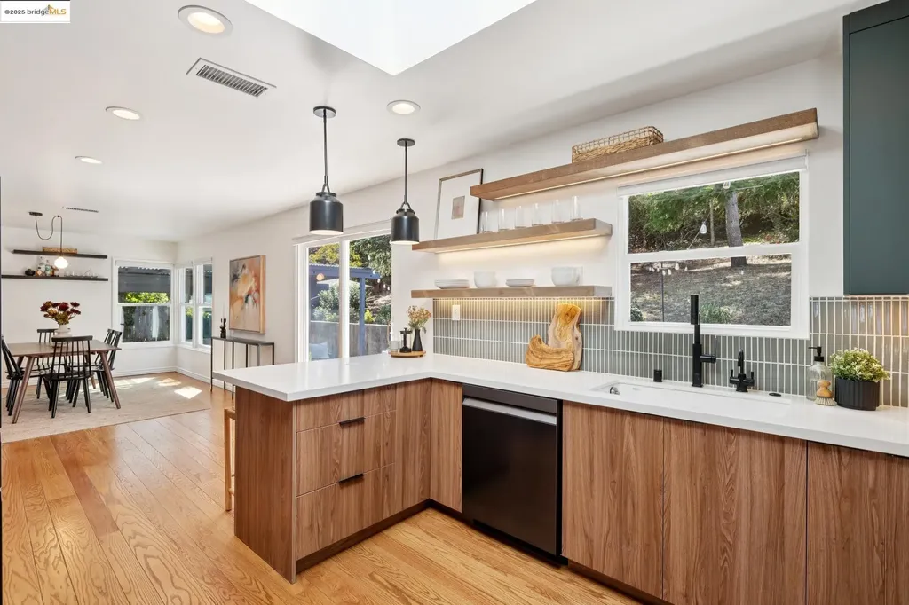 7927 Sterling Drive Oakland CA 94605