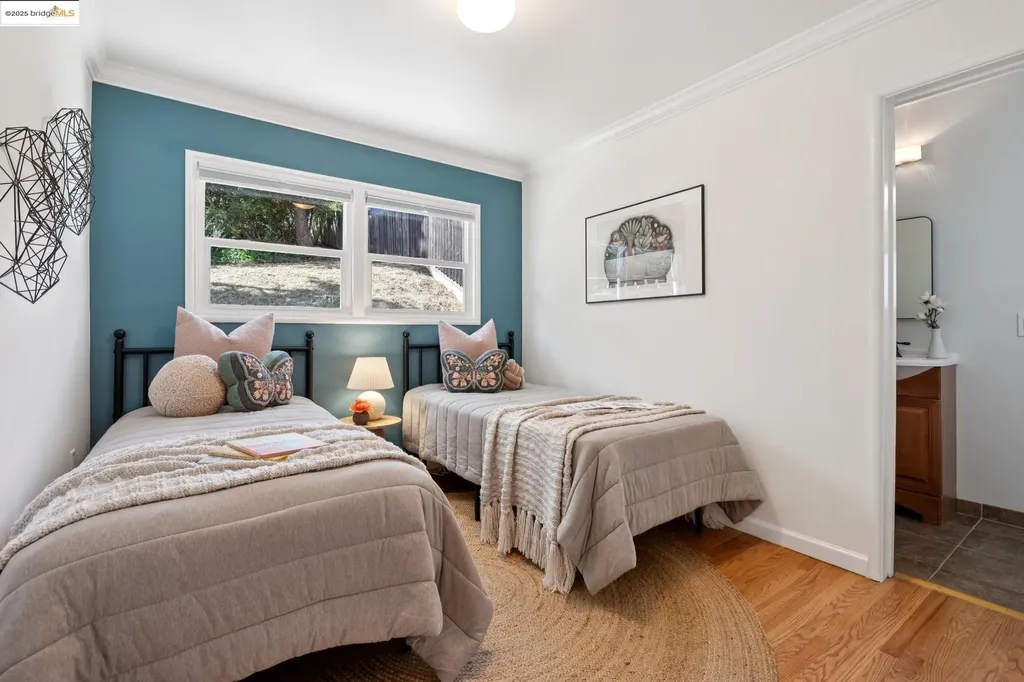 7927 Sterling Drive Oakland CA 94605