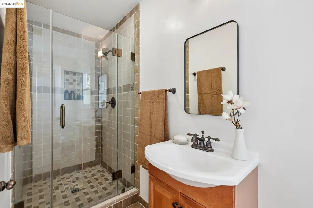 7927 Sterling Drive Oakland CA 94605