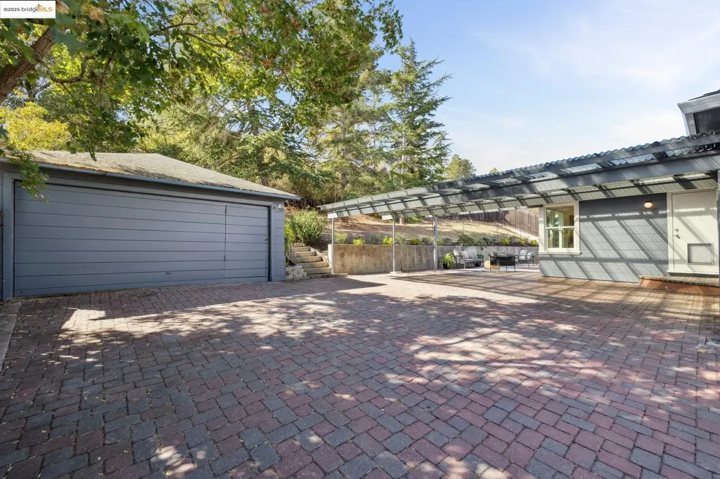 7927 Sterling Drive Oakland CA 94605