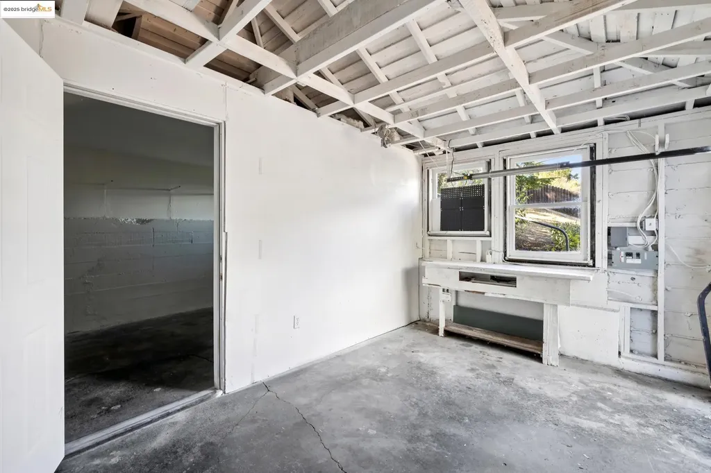 7927 Sterling Drive Oakland CA 94605