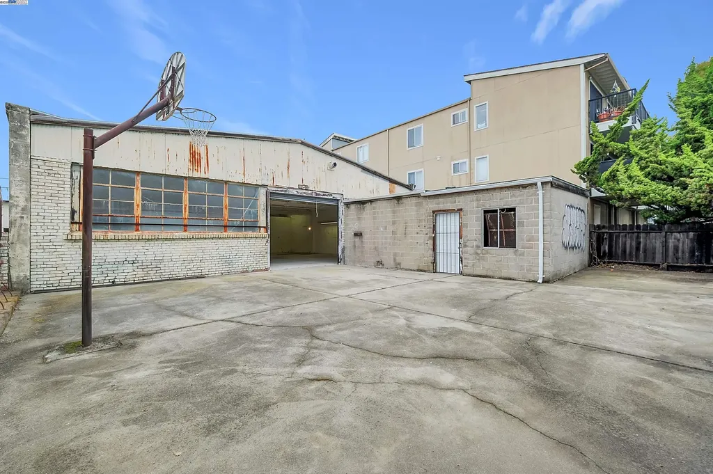 2860 38th Avenue Oakland CA 94619