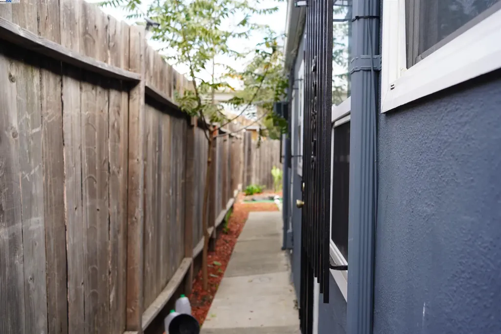 10600 Pippin Street Oakland CA 94603