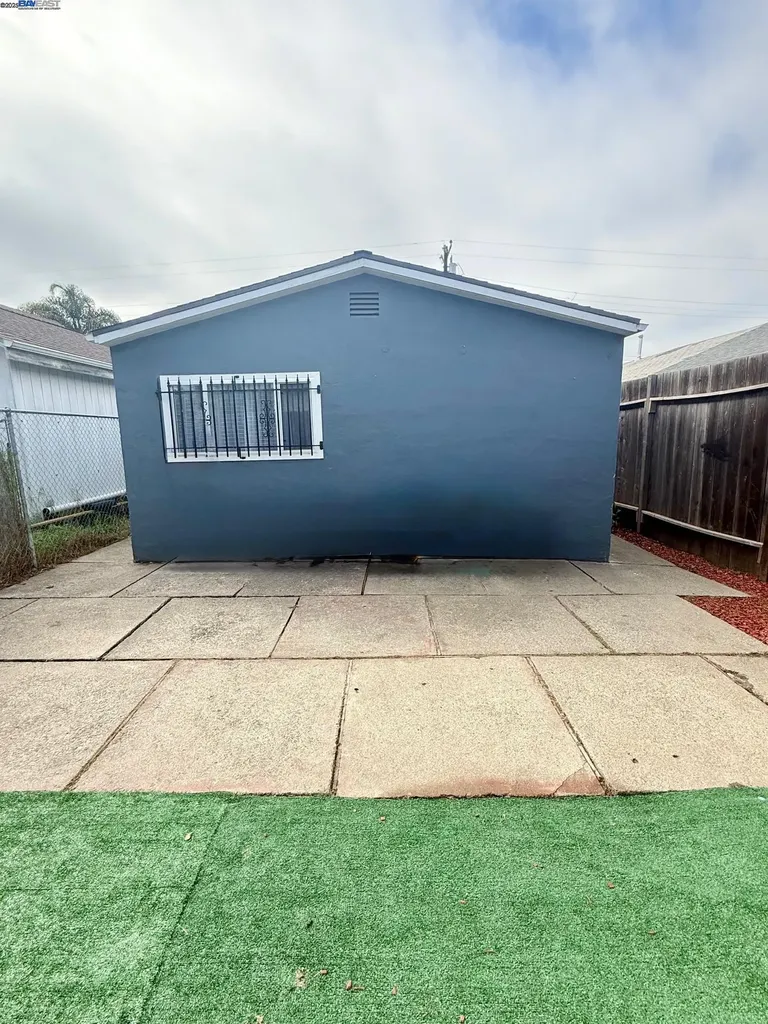 10600 Pippin Street Oakland CA 94603