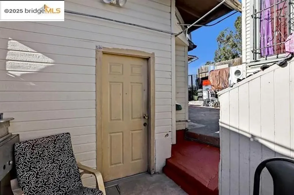 1993 38th Avenue Oakland CA 94601