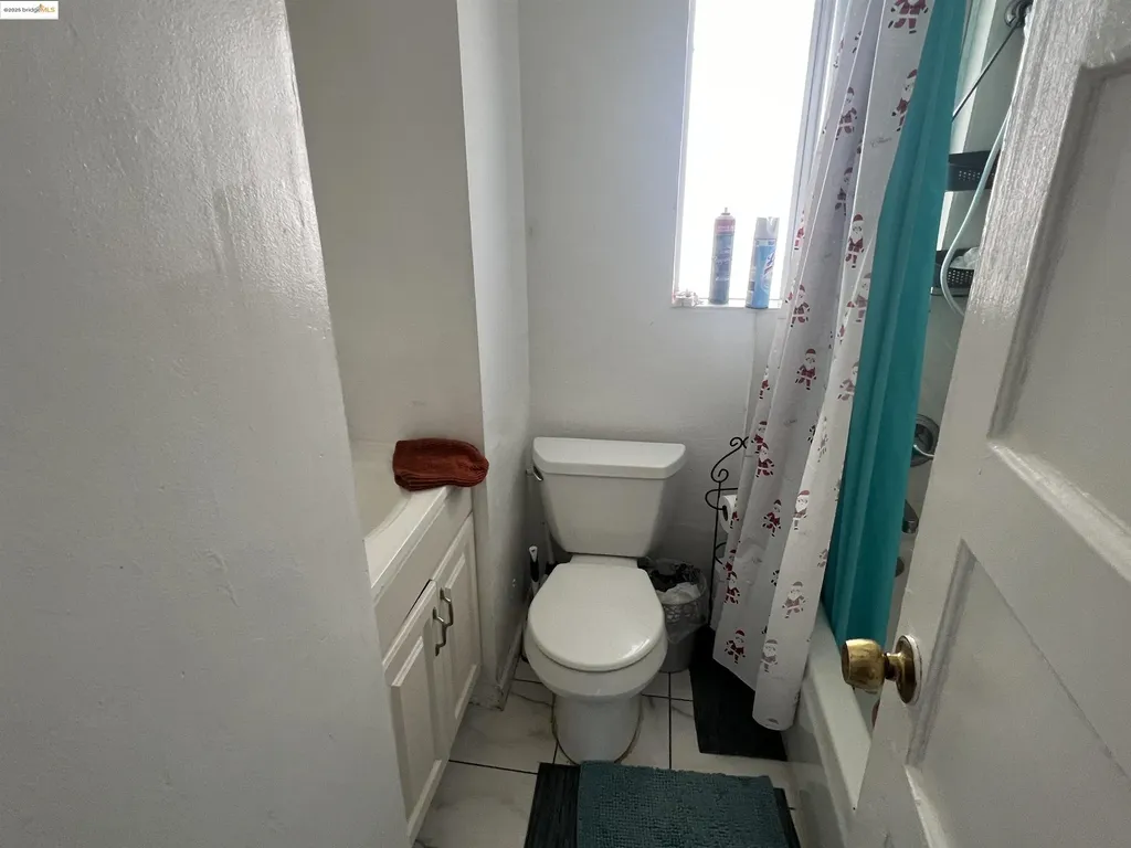 1993 38th Avenue Oakland CA 94601