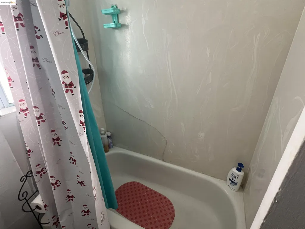 1993 38th Avenue Oakland CA 94601