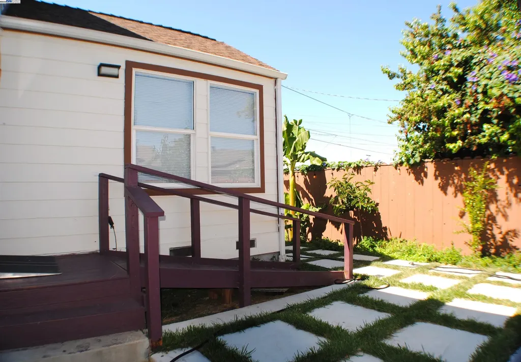 10468 West Court Oakland CA 94603