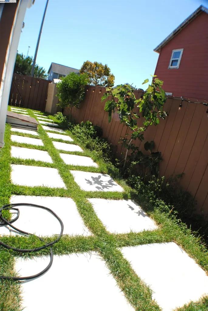 10468 West Court Oakland CA 94603