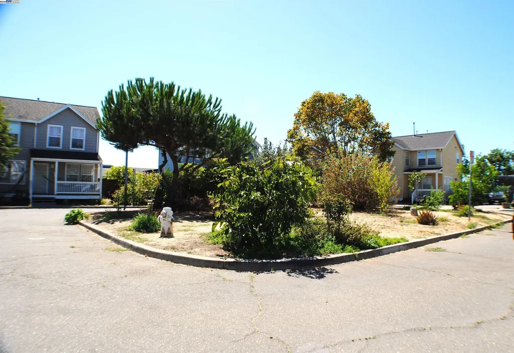 10468 West Court Oakland CA 94603