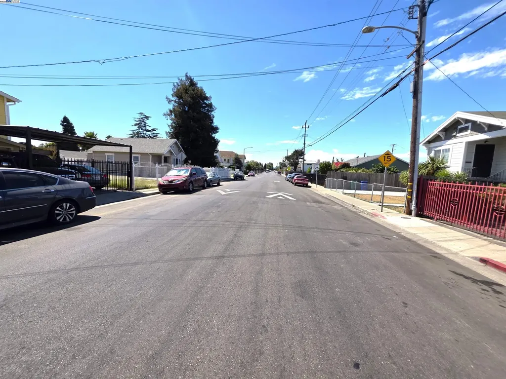 10468 West Court Oakland CA 94603