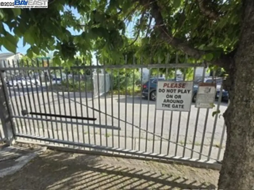 10468 West Court Oakland CA 94603