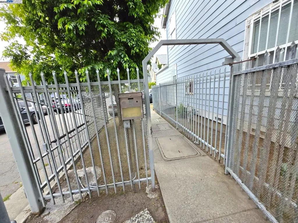 10468 West Court Oakland CA 94603