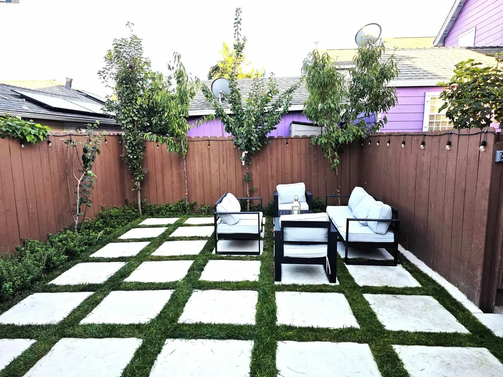 10468 West Court Oakland CA 94603