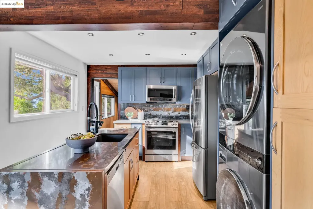 6141 Merriewood Drive Oakland CA 94611