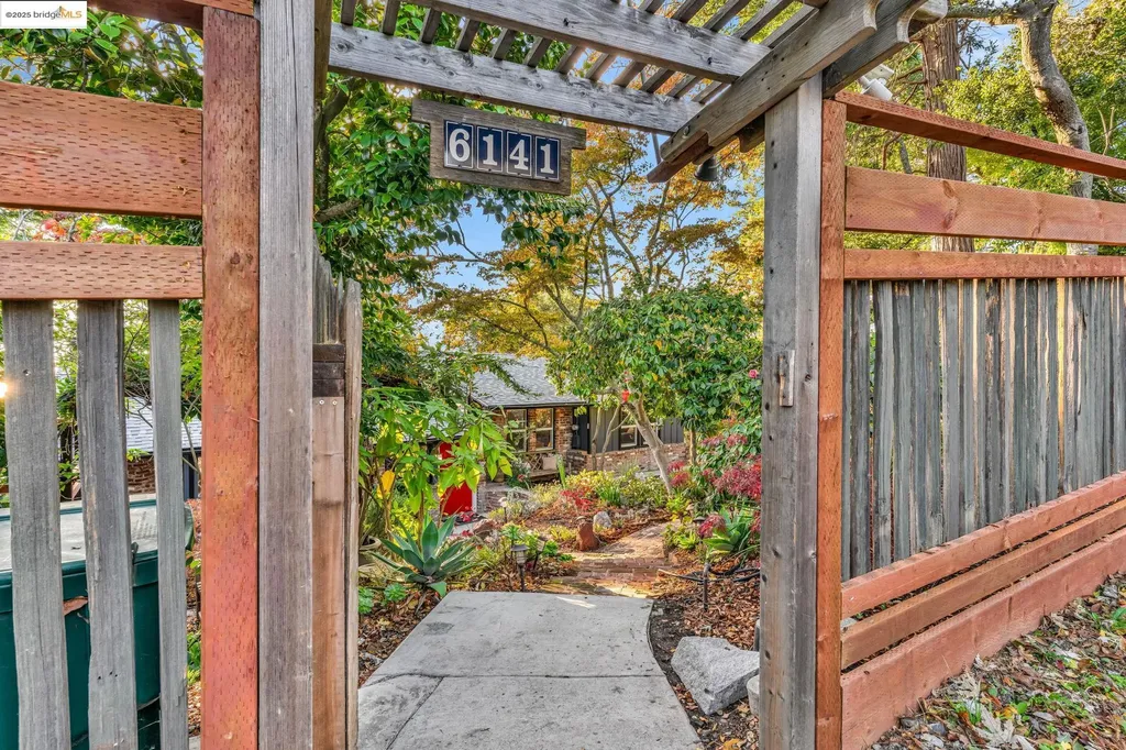 6141 Merriewood Drive Oakland CA 94611