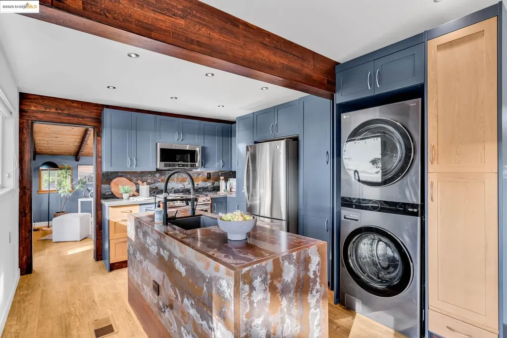 6141 Merriewood Drive Oakland CA 94611