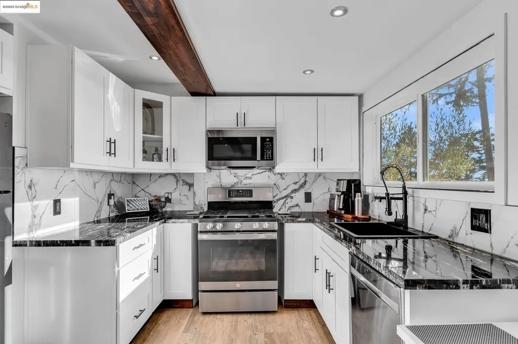 6141 Merriewood Drive Oakland CA 94611