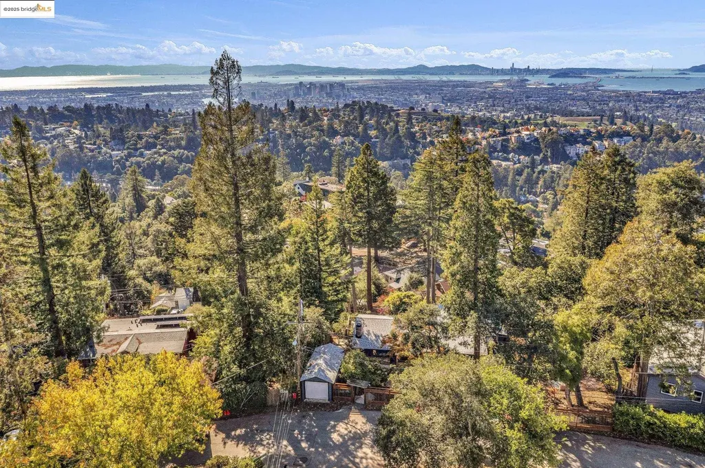 6141 Merriewood Drive Oakland CA 94611