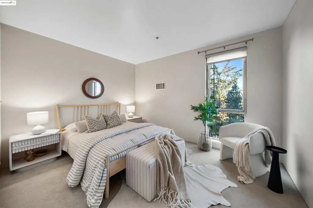 1201 Pine Street Oakland CA 94607